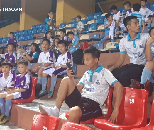 Những "khán giả" ngoại lệ được vào sân ở trận Hà Nội FC vs Viettel