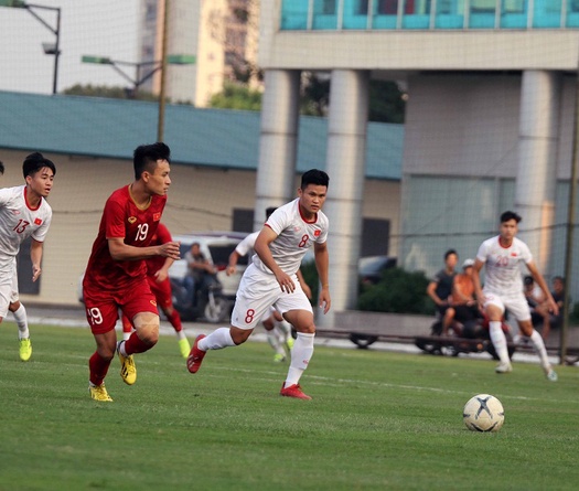 Xuân Trường hụt penalty, U22 Việt Nam hạ "đàn anh" ở trận đá nội bộ