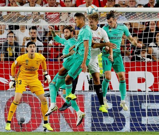 Real Madrid "vá" hàng thủ trước derby Madrid bằng kỳ tích 10 năm