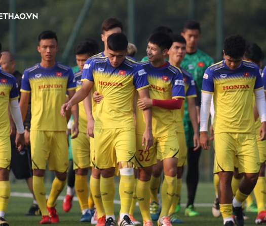 U22 Việt Nam làm cách nào để hạn chế chấn thương ở sân cỏ nhân tạo?