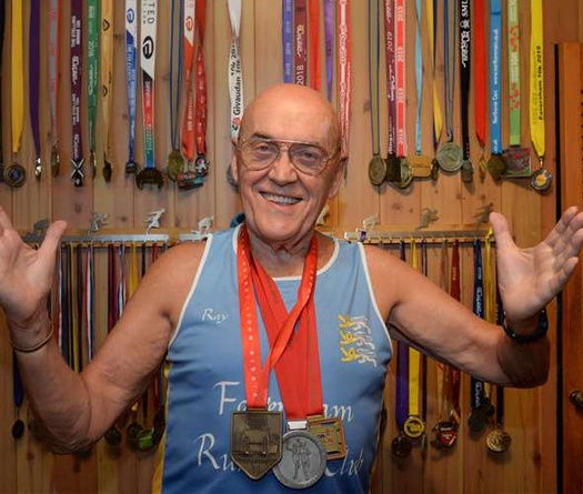 Cụ ông 82 tuổi chạy 17 giải mỗi năm, đặt mục tiêu dự 100 giải