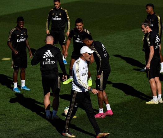 Real Madrid đang hưởng lợi từ "virus FIFA"