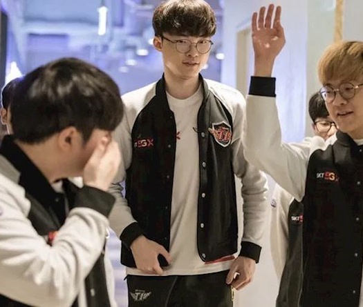 Kết quả vòng bảng CKTG 2019: Faker tỏa sáng, SKT nghiền nát Fnatic