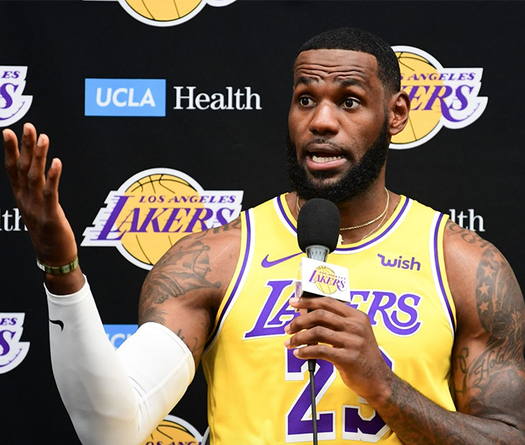 Bên trong buổi họp giữa LeBron James, Adam Silver và các cầu thủ tại NBA China Games