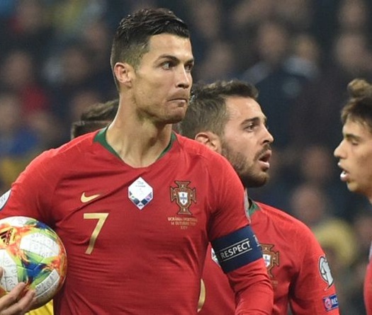 Bồ Đào Nha trắng tay trong ngày Ronaldo ghi bàn thứ 700