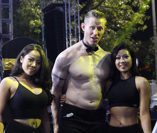 Ai mới là nam nhân khiến chị em hò hét không ngừng tại Victory 8?