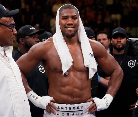 Bác sĩ nài nỉ Anthony Joshua dùng bảo hộ hàm công nghệ cao