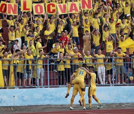 CĐV Thanh Hóa quyết "phủ vàng" sân Vinh ở trận play-off gặp Phố Hiến FC