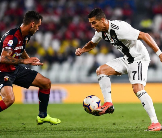 Ronaldo "gánh team" phút bù giờ, Juventus thắng nghẹt thở trước Genoa
