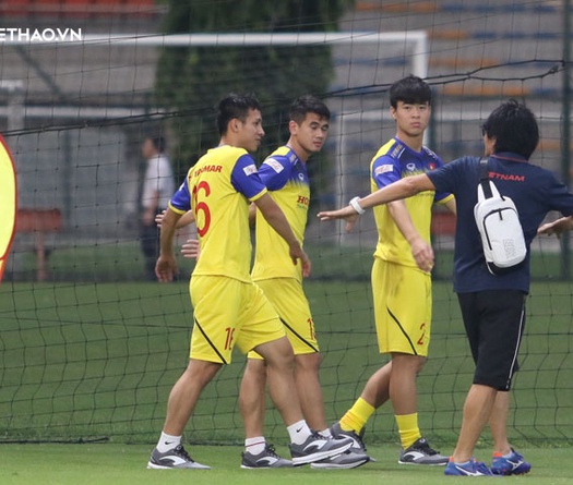 Hà Nội FC mải tôn vinh, tự ý “xé rào” ở ĐT Việt Nam?