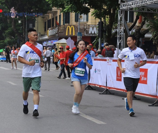 Nữ ca sĩ Nhật Bản chạy cùng tuyển thủ SEA Games Việt Nam tại Kizuna Ekiden 2019