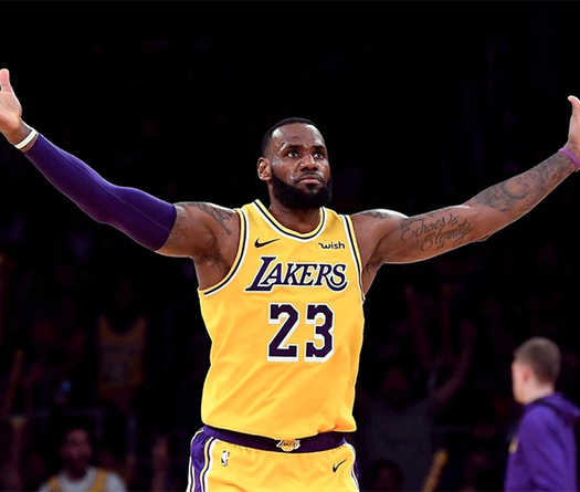 LeBron James hoàn tất điều không tưởng, Los Angeles Lakers tiếp tục bay cao