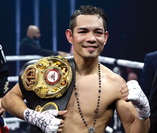 Nonito Donaire mượn cúp chiến thắng từ đối thủ để giữ lời hứa với con trai