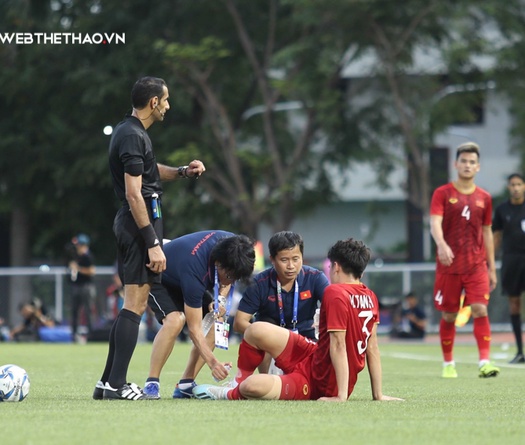 Tấn Sinh chấn thương đáng tiếc trong ngày U22 Việt Nam thắng đậm