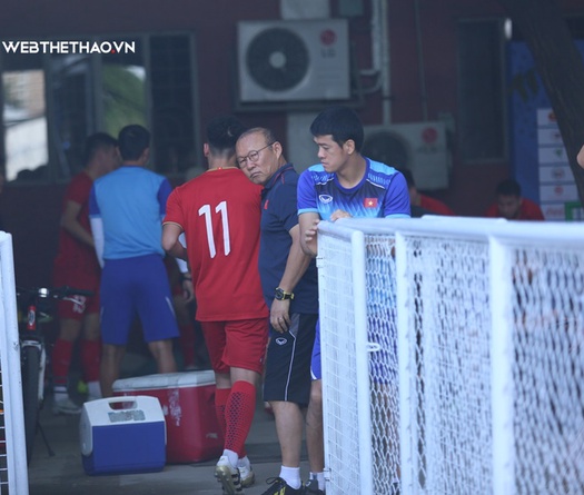 HLV Park Hang Seo liên tục khó chịu ở buổi tập của U22 Việt Nam