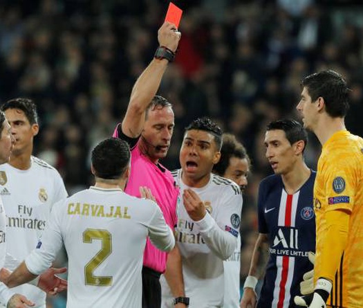 Real Madrid thoát thua PSG nhờ VAR đảo ngược quyết định gây tranh cãi