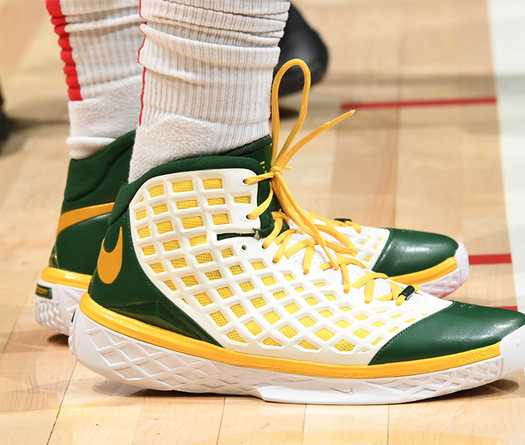 Những mẫu giày bóng rổ đỉnh nhất tháng 11 tại NBA