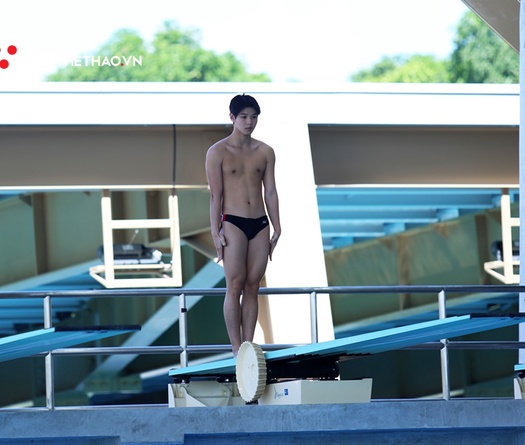 Ngắm “hot boy” nhảy cầu 2X trắng bóc như trứng gà, suýt đoạt HCĐ SEA Games 30