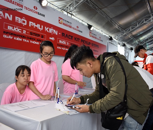 Marathon Quốc tế Thành phố Hồ Chí Minh Techcombank 2019 trả racekit cho VĐV