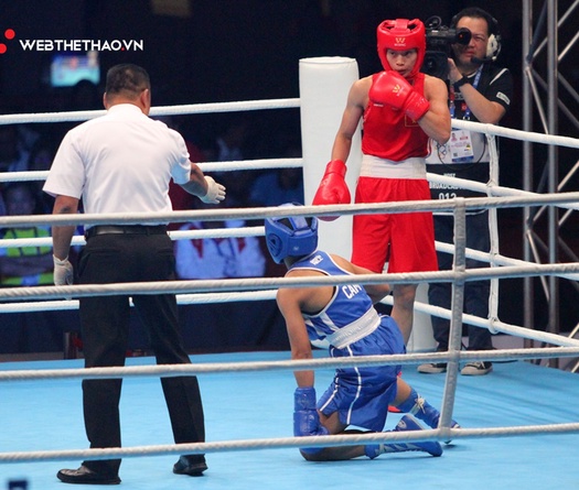 Những cú đấm “trời giáng” của võ sỹ Nguyễn Thị Tâm hạ đo ván đối thủ Campuchia