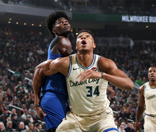 Giannis Antetokounmpo cùng Milwaukee Bucks nối dài mạch bất bại, trở lại ngôi đầu BXH NBA