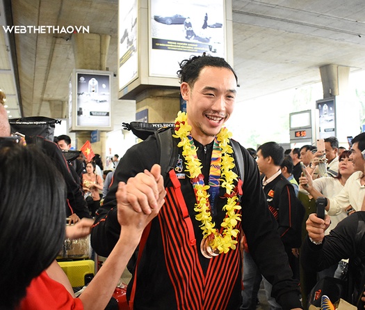 Đội tuyển bóng rổ Việt Nam huy hoàng trở về từ SEA Games với HCĐ lịch sử