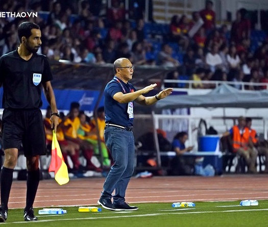 HLV Lê Thụy Hải: "Thầy Park quá dị, Văn Hậu hơn đối phương một bậc về trình độ"