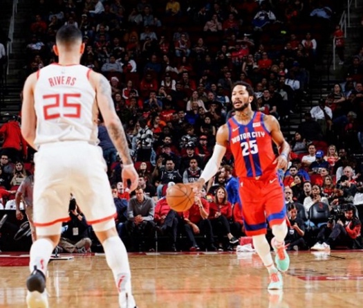 Derrick Rose tỏa sáng đúng lúc, Detroit Pistons hạ gục Houston Rockets