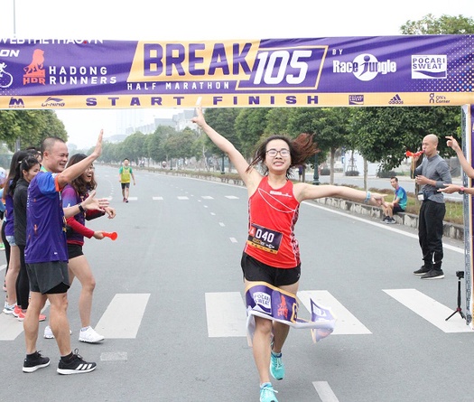 Ngày hội của những chân chạy Hà thành khi phá mốc "105 phút"