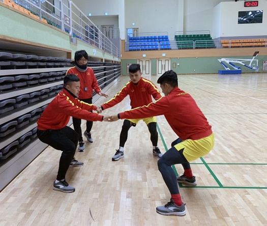 Quang Hải và các bệnh binh U23 Việt Nam tăng cường khối lượng tập hồi phục