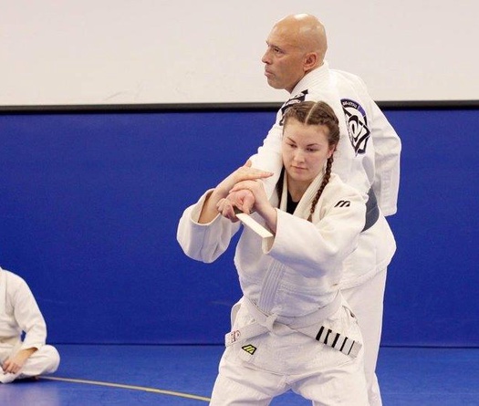 Royce Gracie huấn luyện Brazilian Jiu-Jitsu cho cảnh sát Anh