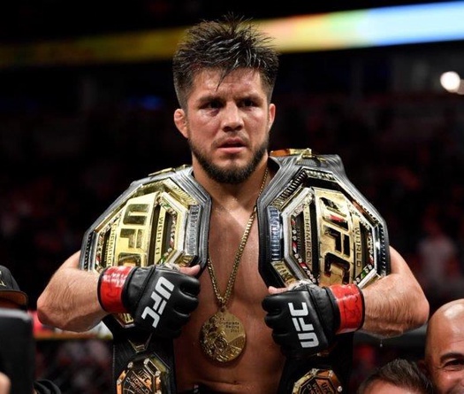 Henry Cejudo từ giã ngôi vô địch UFC Flyweight