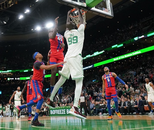 Tân binh Tacko Fall ra sân, Boston Celtics thắng nhẹ nhàng trước Detroit Pistons