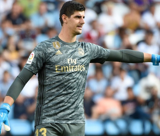 Courtois từ "kẻ bỏ đi" đã giúp Real Madrid phòng thủ tốt nhất 30 năm
