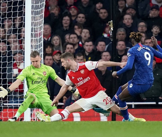 Arsenal khốn đốn trước Chelsea với sai lầm nghiêm trọng của Leno