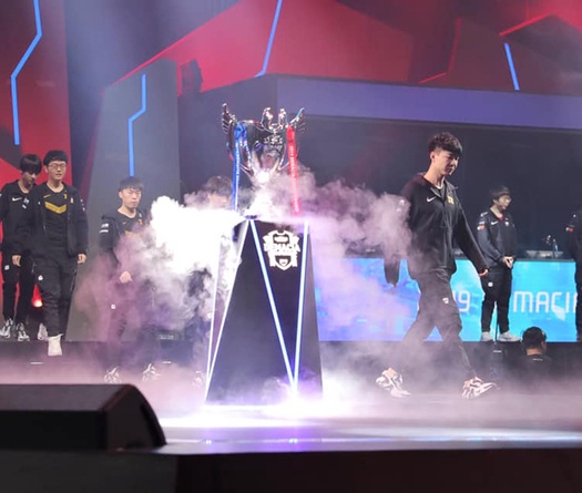 Uzi vắng mặt, RNG vẫn là một thế lực ở LPL