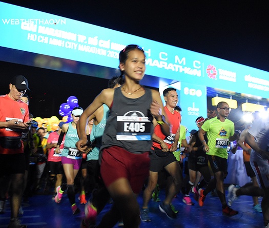 HCMC Marathon 2020 khởi tranh trong đêm: Runner sẵn sàng chinh phục bình minh cầu Phú Mỹ