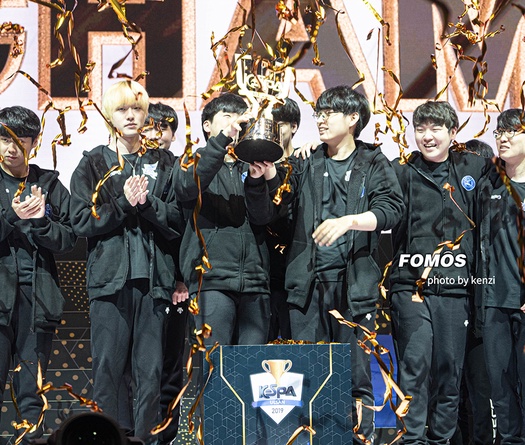 AF Mystic: Bùa lợi "con" mạnh hơn bùa lợi "vợ"