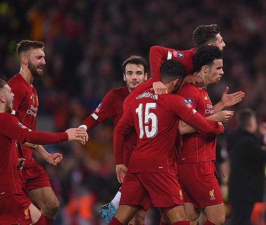 Liverpool thắng trận derby với người hùng lập kỷ lục sau 26 năm
