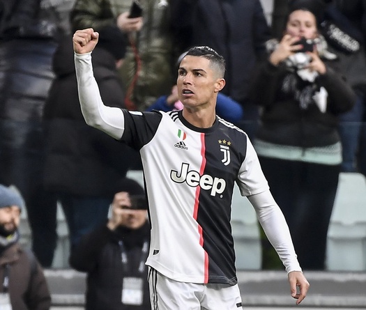 Ronaldo lần đầu lập kỳ tích với Juventus để xóa bỏ “điều cấm kỵ”
