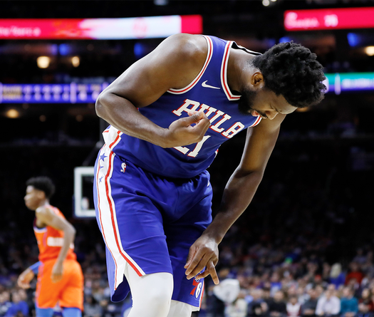 Ngón tay Joel Embiid có thể biến dạng, nhưng quyết tâm chiến thắng thì không