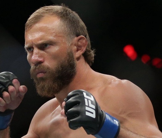 Cerrone cảnh báo Conor: "Đừng nói về con của tôi hay bà tôi"