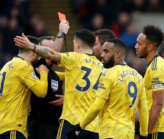 Aubameyang từ người hùng hóa tội đồ khiến Arsenal tuột chiến thắng