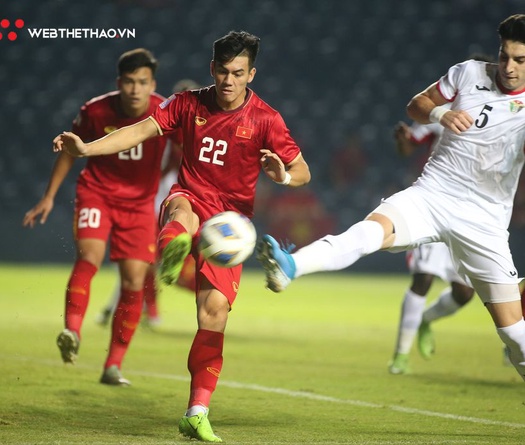 Ở thế "dựa chân tường", thầy Park xoay sở như thế nào?