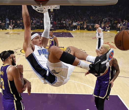 Aaron Gordon mở ngày hội "Slam Dunk Contest" của riêng mình trong chiến thắng trước Lakers