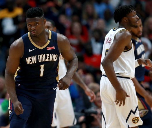 Block như đánh bóng chuyền, Zion Williamson vẫn chưa thể thắng trận đầu tại NBA