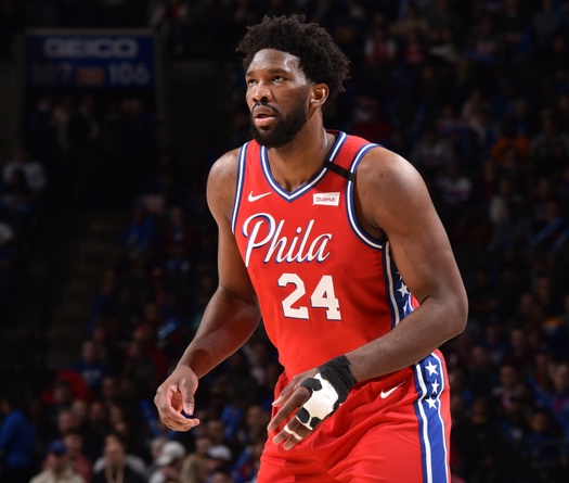 Joel Embiid khoác áo 24, ghi 24 điểm trước Golden State Warriors