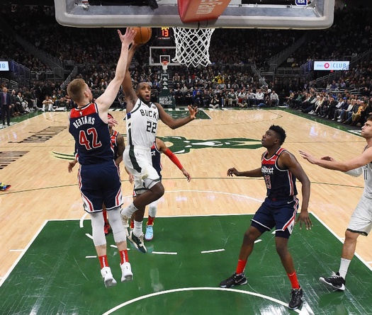 Không Giannis Antetokounmpo, Milwaukee Bucks vẫn ghi điểm số kỷ lục