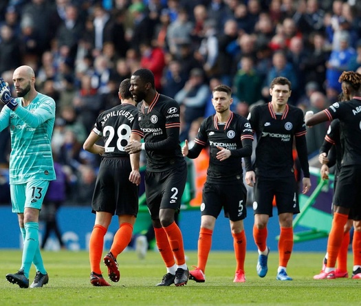 CĐV Chelsea phản ứng bất ngờ khi Lampard loại thủ môn đắt nhất thế giới