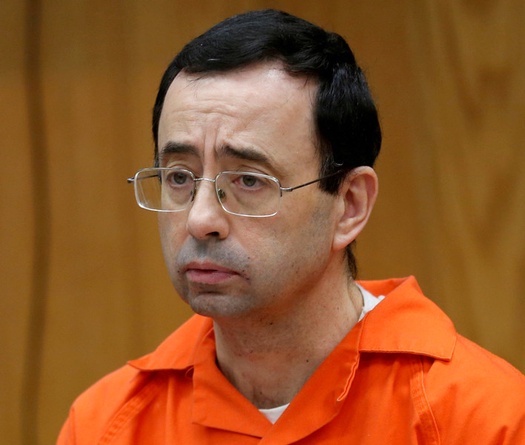 Bác sĩ "dê" Larry Nassar khiến Liên đoàn TDDC Mỹ phá sản cũng không yên!